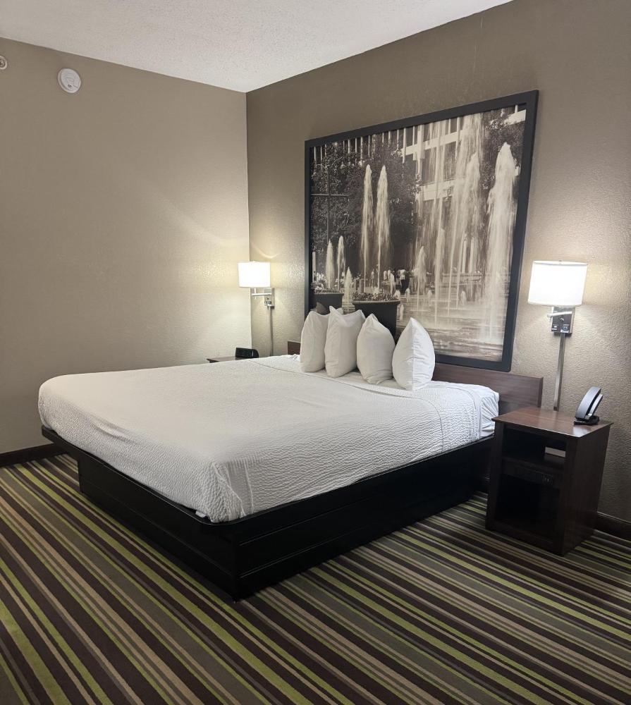 King Room - Non-Smoking interior